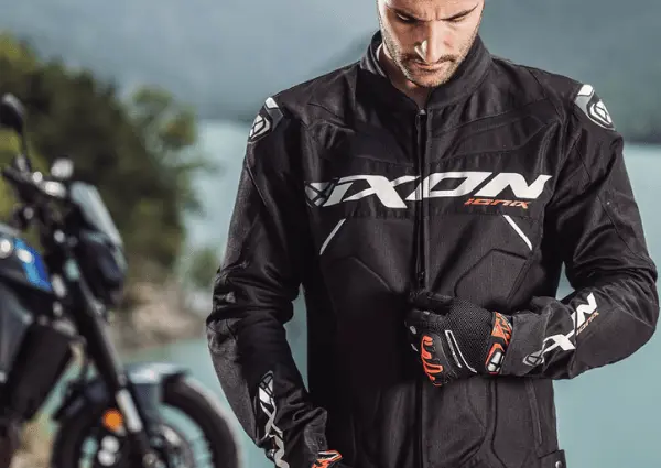 zdjęcie tyłu kurtki motocyklowej Ixon IONIX
