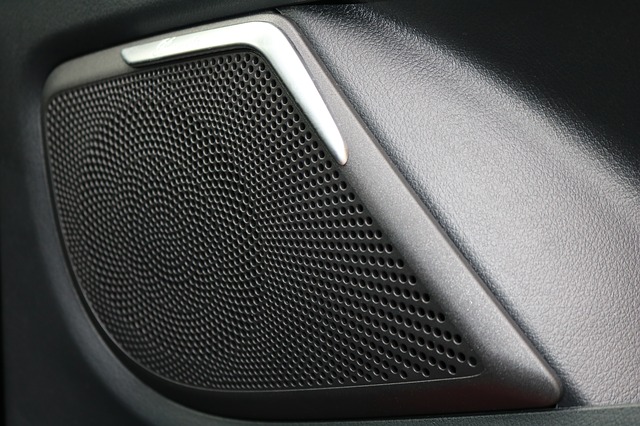 Kāpēc audiosistēma automašīnā spēlē tik klusu?